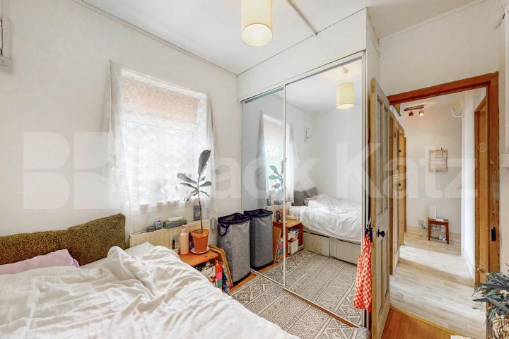 Charming three bedroomed apartment Congreve street, Elephant and Castle